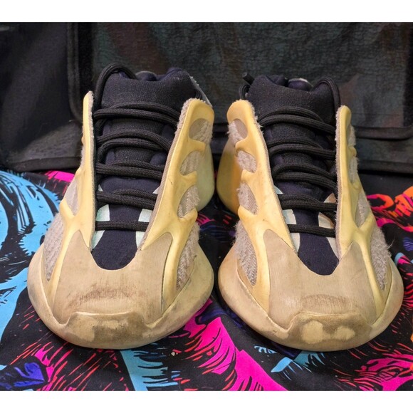 Adidas Yeezy 700 V3 Safflower - Picture 2 of 7